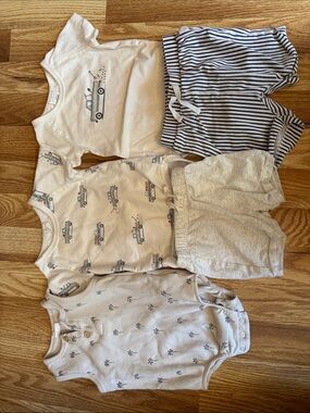 Neutral Beige & Gray Baby/Toddler Shirt and Shorts Set 6m